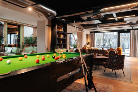 Table de billard dans un restaurant Osteria Lume